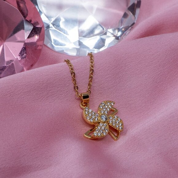 Cubic Zirconia Pinwheel Pendant Gold Plated Necklace NEW - Picture 2 of 3